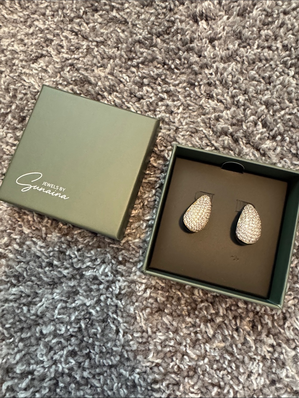 New Jewels by Sunania Gold and Diamond Earrings